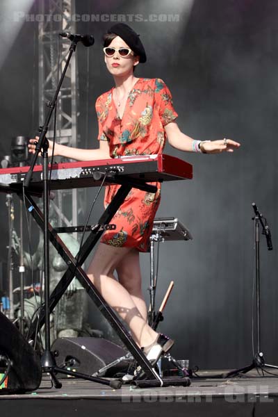 LA FEMME - 2014-07-18 - PARIS - Parvis de l'Hotel de Ville - 